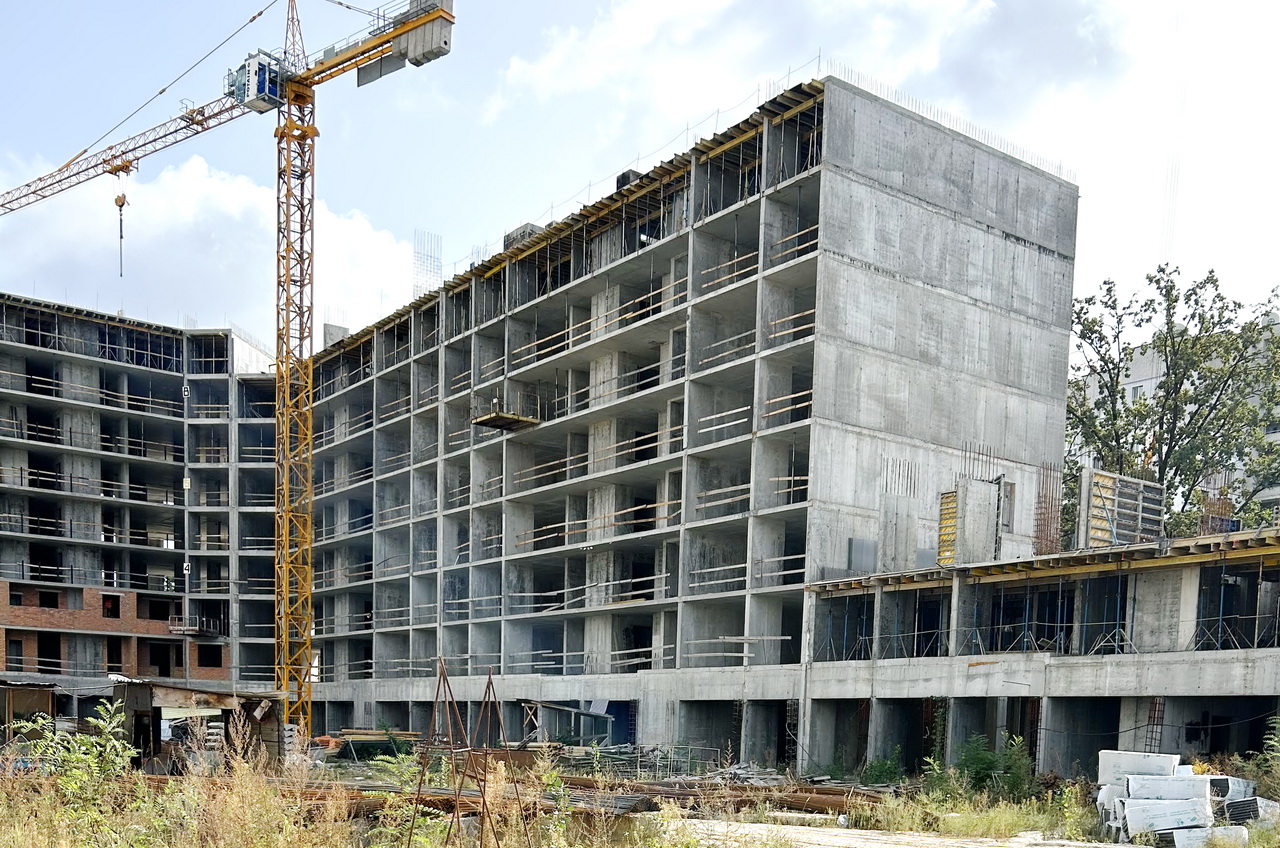 Вересень 2023